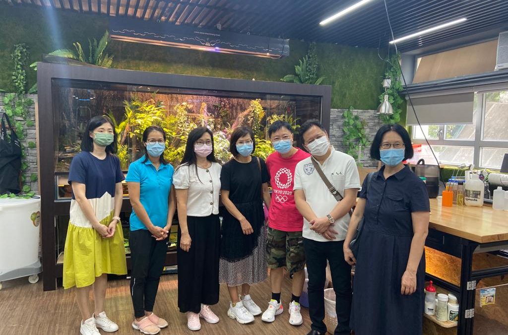重回母校七十年校友